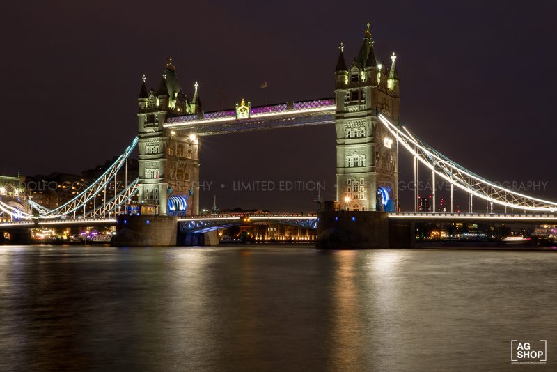 Vista nocturna del London Bridge en Londres, por Adolfo Gosálvez. Venta de Fotografía de autor en edición limitada. AG Shop