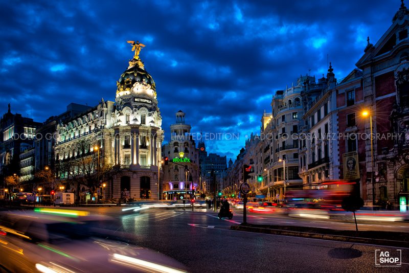 Edificio Metrópolis por la noche en Madrid, por Adolfo Gosálvez. Venta de Fotografía de autor en edición limitada. AG Shop