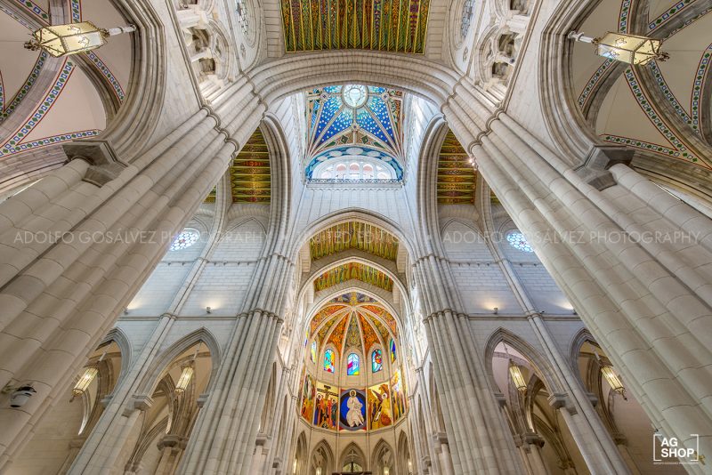 Interior Catedral Nuestra Señora de la Almudena, Madrid, por Adolfo Gosálvez. Venta de Fotografía de autor en edición limitada. AG Shop