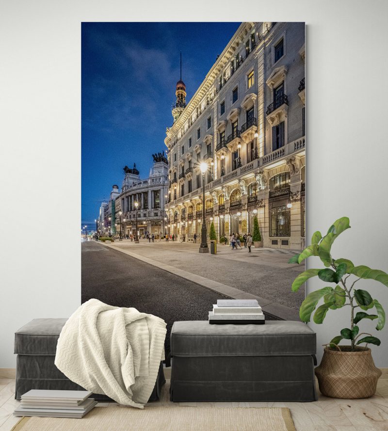 Vista nocturna Calle Alcalá. Palacio de la Equitativa, actual Hotel Four Seasons, Madrid, por Adolfo Gosálvez. Venta de Fotografía de autor en edición limitada. AG Shop