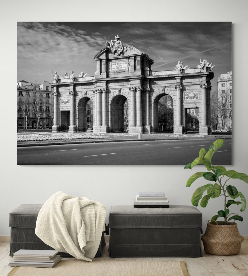 Puerta de Alcalá, Madrid, blanco y negro por Adolfo Gosálvez. Venta de Fotografía de autor en edición limitada. AG Shop
