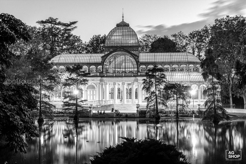 Palacio de Cristal nocturna en el Parque del Retiro, blanco y negro, por Adolfo Gosálvez. Venta de Fotografía de autor en edición limitada. AG Shop