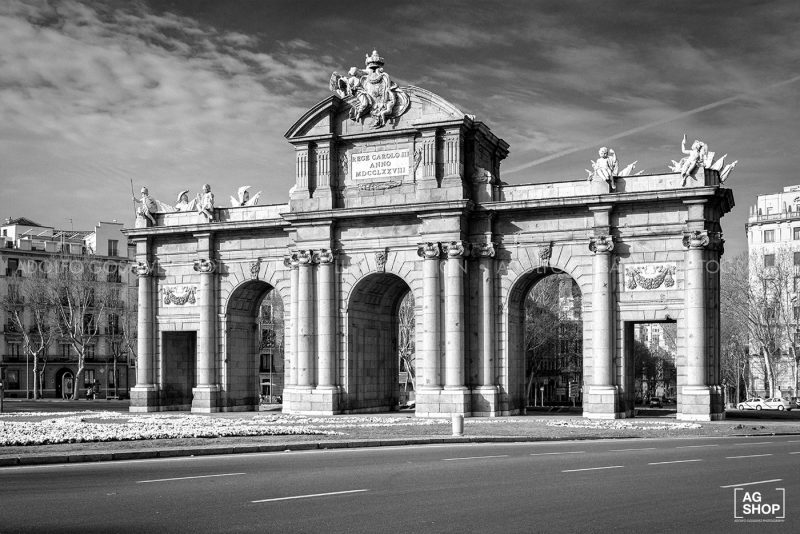 Puerta de Alcalá, Madrid, blanco y negro, por Adolfo Gosálvez. Venta de Fotografía de autor en edición limitada. AG Shop